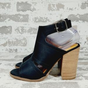 NEW DV Dolce Vita Brista Black Leather Slip Buckle Ankle Strap Sandals E834